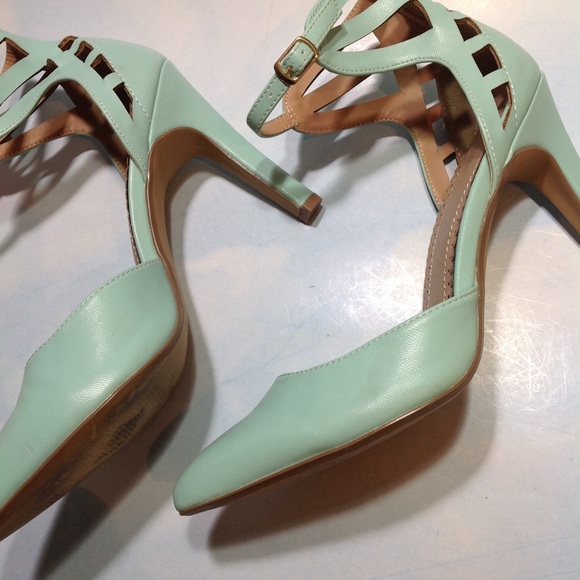 Restricted Ankle Straps Heels - Picture 9 of 12